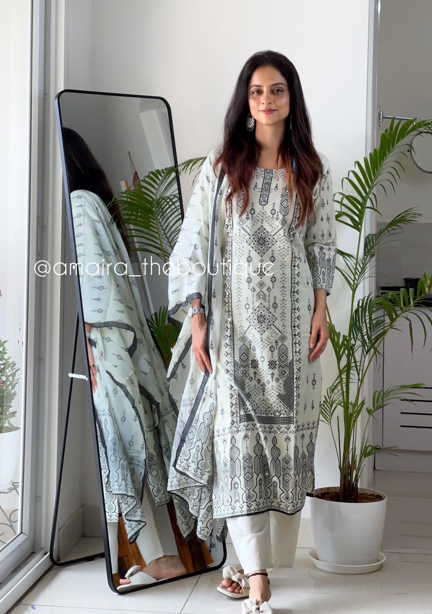 WHITE EARTHY KURTA SET
