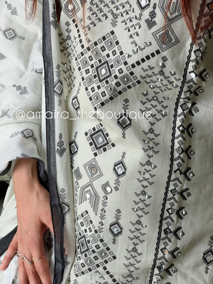 WHITE EARTHY KURTA SET